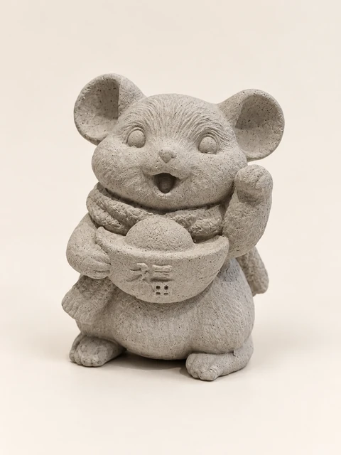Mouse in concrete colour with large round ears, an open mouth, a scarf, a bowl form in its arms and a raised paw